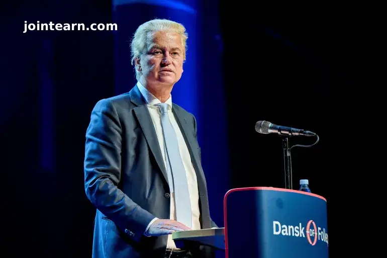 2025-10-10T135505Z_1485938957_RC2D0HAIIR5R_RTRMADP_3_NETHERLANDS-ELECTION-WILDERS-THREAT-1761041388