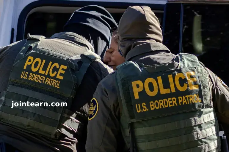 2025-10-21T003140Z_1179933599_RC2QFHAZLUQP_RTRMADP_3_USA-TRUMP-CHICAGO-1761056409