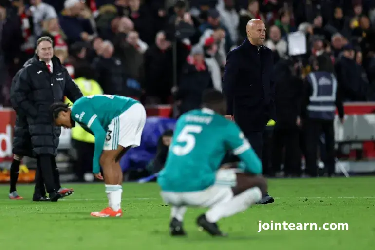 2025-10-25T211700Z_2019608267_UP1ELAP1N4BVA_RTRMADP_3_SOCCER-ENGLAND-BRE-LIV-1761427120