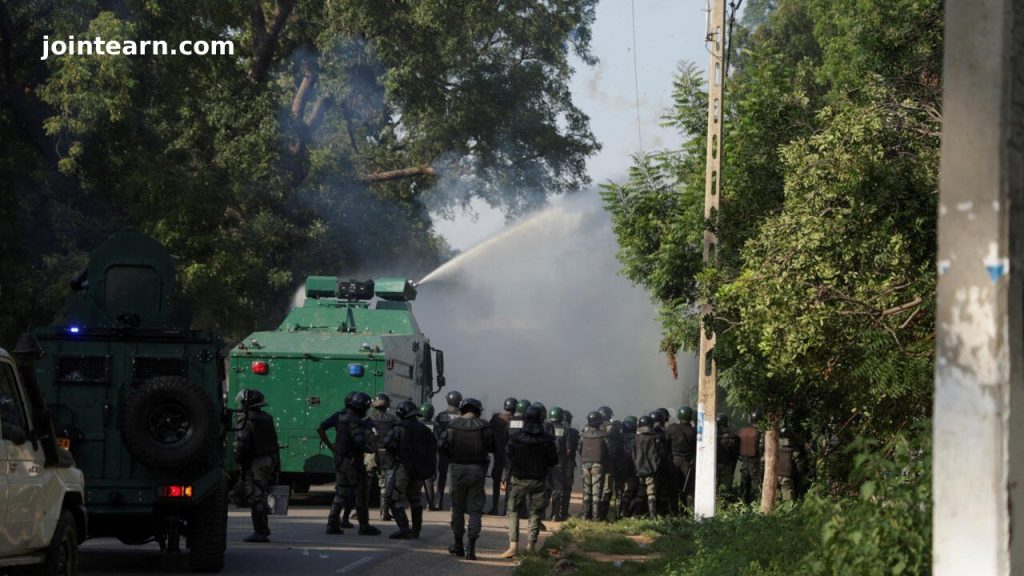 2025-10-26T221517Z-300889892-RC2QJHAYX0UG-RTRMADP-3-CAMEROON-ELECTION