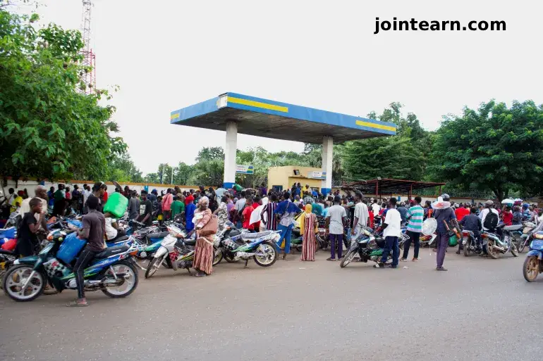 Mali’s Fuel Crisis Deepens as Al-Qaeda-Affiliated Blockade Paralyzes Bamako