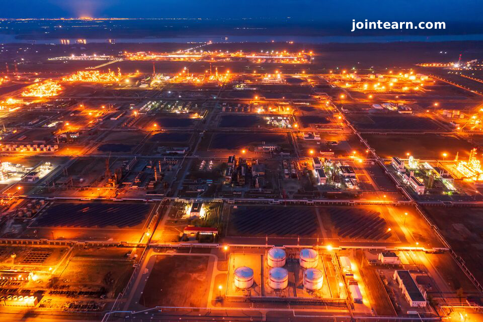 US and EU Hit Russian Energy Sector with New Sanctions