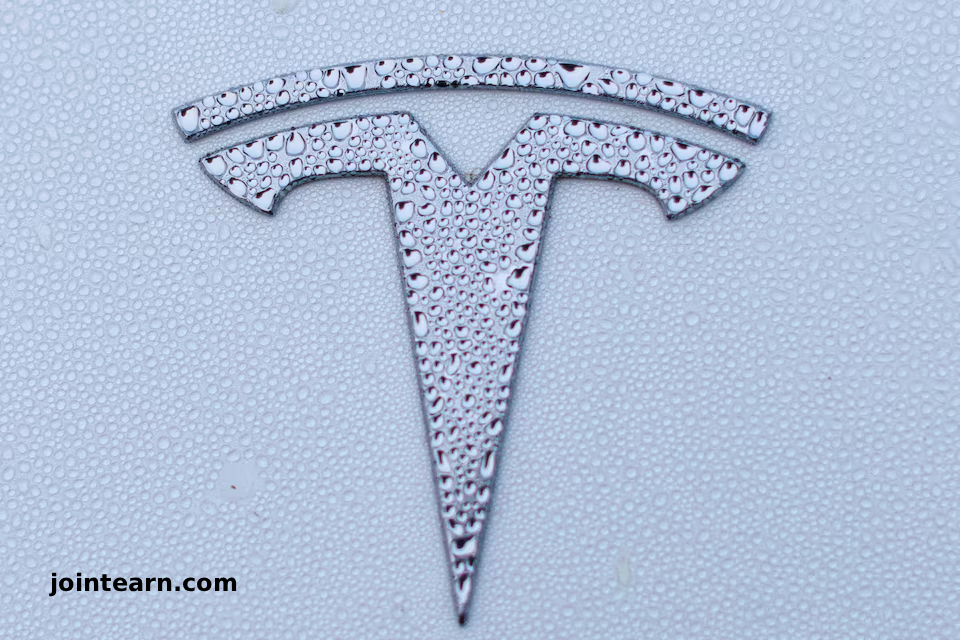 Tesla Shares Dip as Profit Miss Raises Investor Concerns Amid Rising Costs and Tariff Pressures
