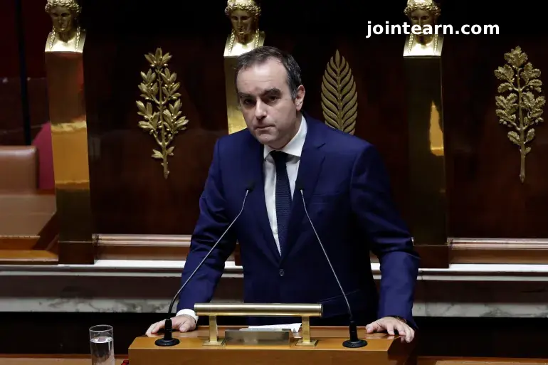 AFP__20251016__78YB47N__v1__HighRes__FrancePoliticsGovernmentParliamentConfidence-1760612223