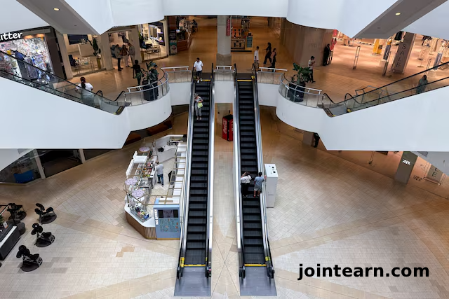 US Companies Struggle as Economic Divide Widens Between Wealthy and Lower-Income Consumers