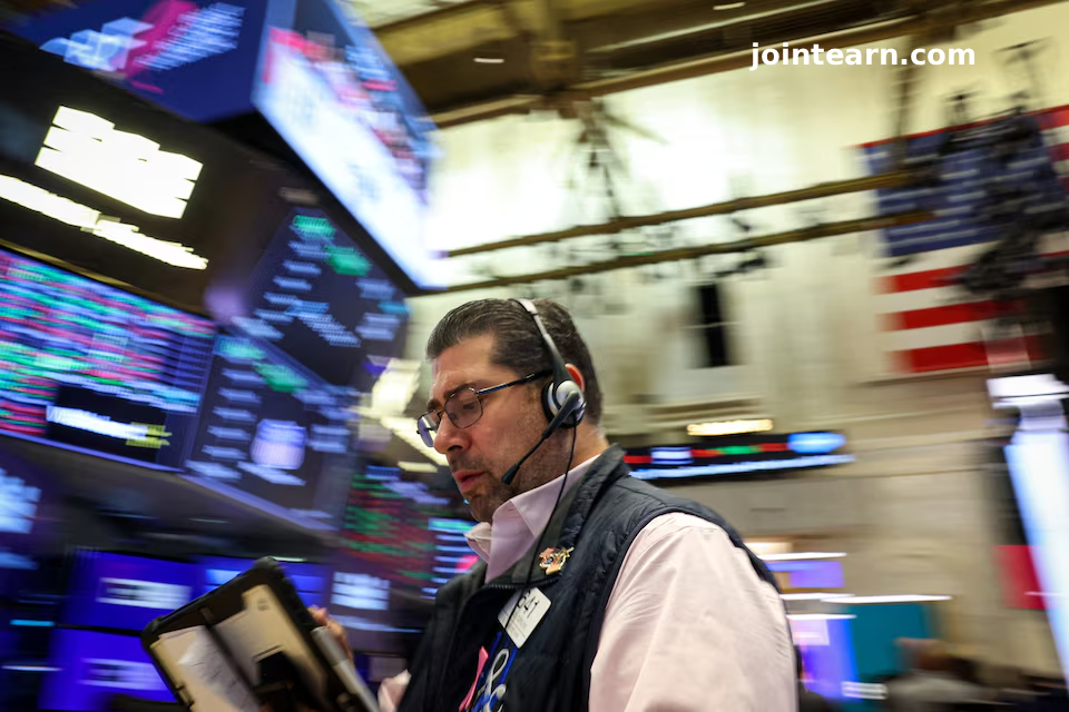 Wall Street Indexes Mixed as Investors Weigh Earnings Reports