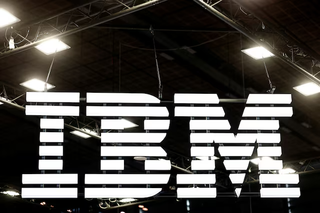 IBM Shares Slide as Cloud Growth Slows, Raising Investor Concerns Over AI and Hybrid Cloud Strategy