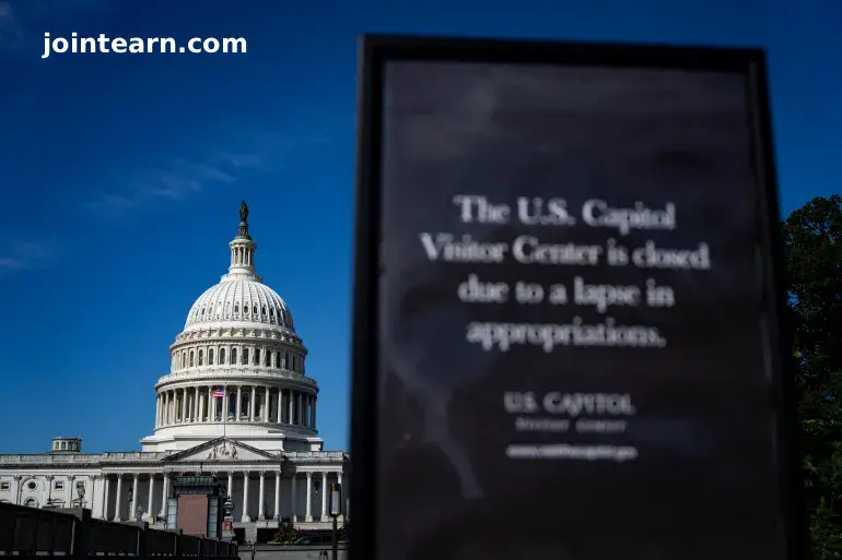 US Judge Temporarily Blocks Trump Administration from Firing Thousands of Federal Workers