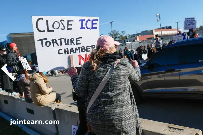 US Democratic Candidate Kat Abughazaleh Indicted Over ICE Protest in Chicago