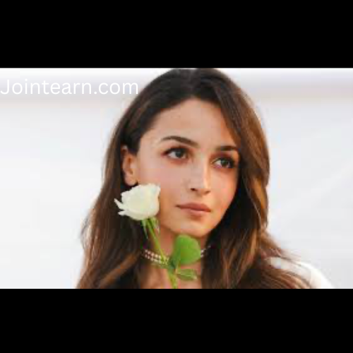 Golden Alia Bhatt Celebrates Dhanteras with Neetu Kapoor, Kareena Kapoor, and Karisma Kapoor