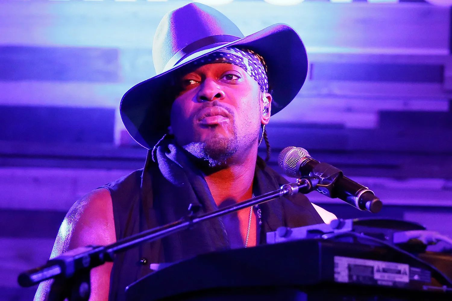 Inside D’Angelo’s Final Days: The Soul Icon’s Private Struggle with Self-Image and Illness