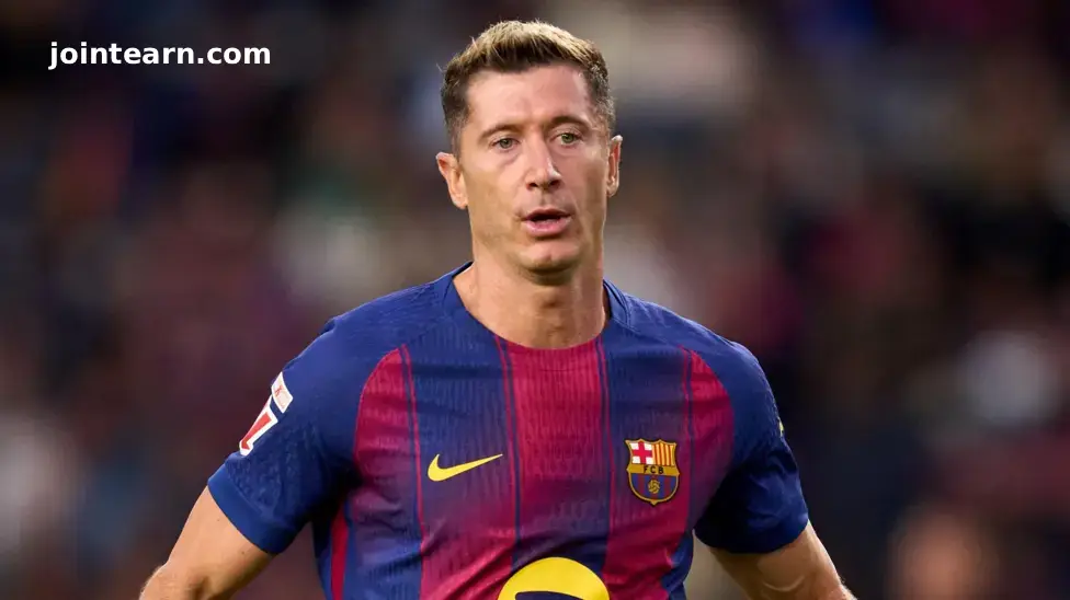 Robert Lewandowski Could Miss El Clasico as Barcelona Confirm Hamstring Injury