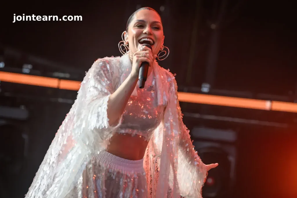 jessie-j-1-102725-37a51c5c7be24bf8a2059a8d942b2155