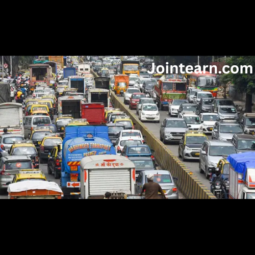 Massive Traffic Jam Strands Hundreds of Students on Mumbai-Ahmedabad Highway