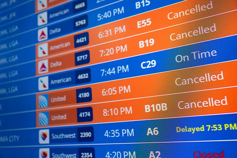 US Government Shutdown Causes Fifth Consecutive Day of Flight Disruptions