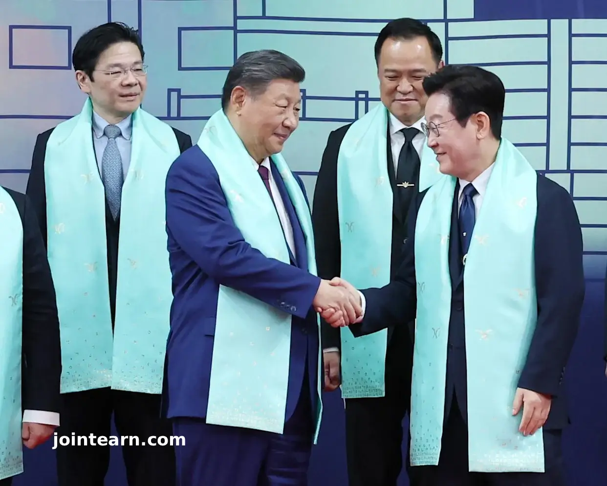 Xi Jinping Dominates APEC Summit in South Korea as Trump Exits Early: Key Developments and Diplomatic Shifts