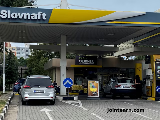 Slovak Refiner Slovnaft Faces Supply Disruption After JANAF Reduces Non-Russian Crude Deliveries