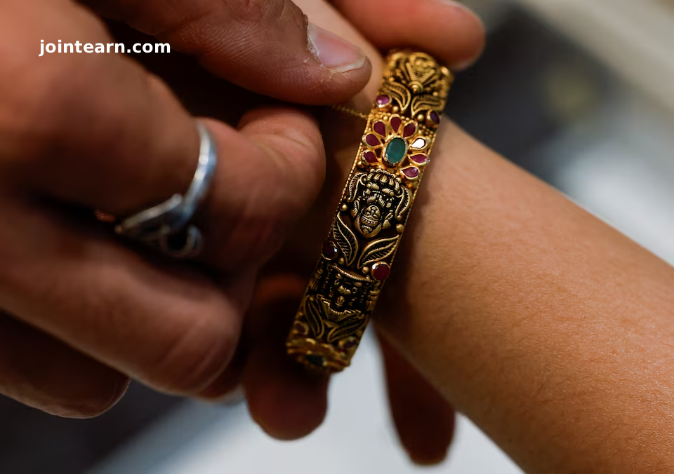 Gold Prices Drop 1%, Set for Weekly Loss Amid Strong U.S. Jobs Data and Dim Rate-Cut Prospects