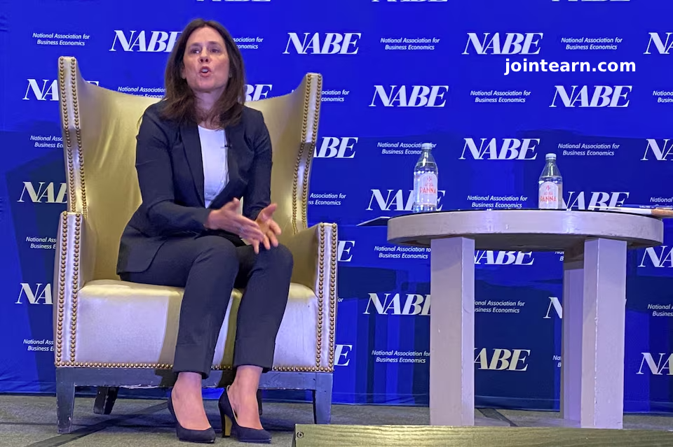 Dallas Fed’s Lorie Logan Opposes Recent Rate Cut, Warns Against December Move