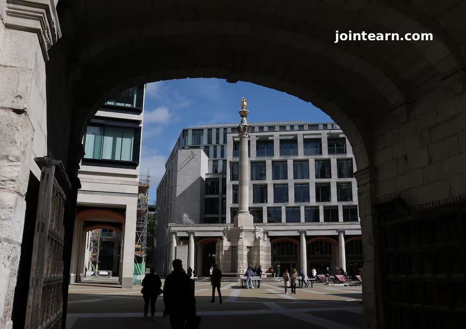 FTSE 100 Slips as Energy and Industrial Stocks Weigh; SSE Surges on £33 Billion Investment Plan