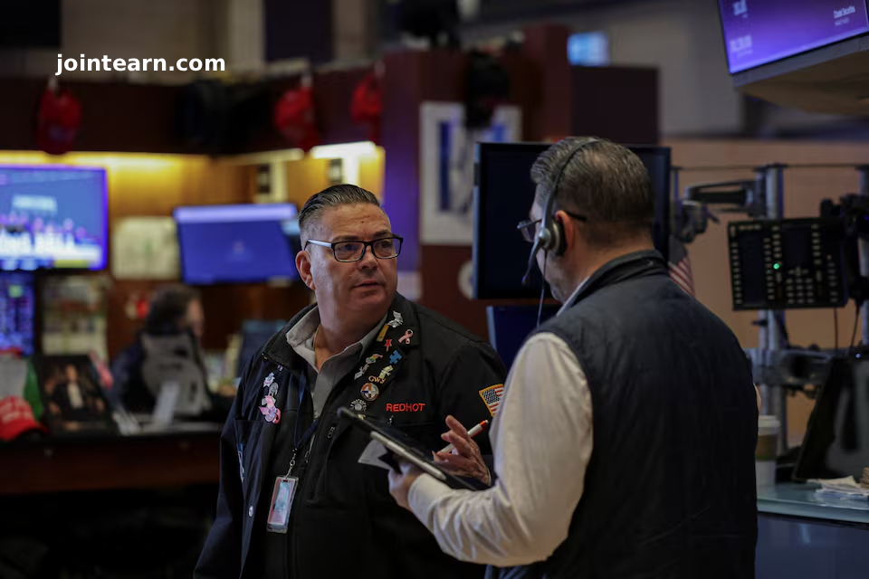 Hedge Funds Trim Megacap Tech Holdings in Q3 While Betting on Software, E-Commerce, and Payments