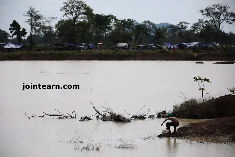 Cambodia Accuses Thailand of ‘Ruthless’ Bombing Amid Border Talks