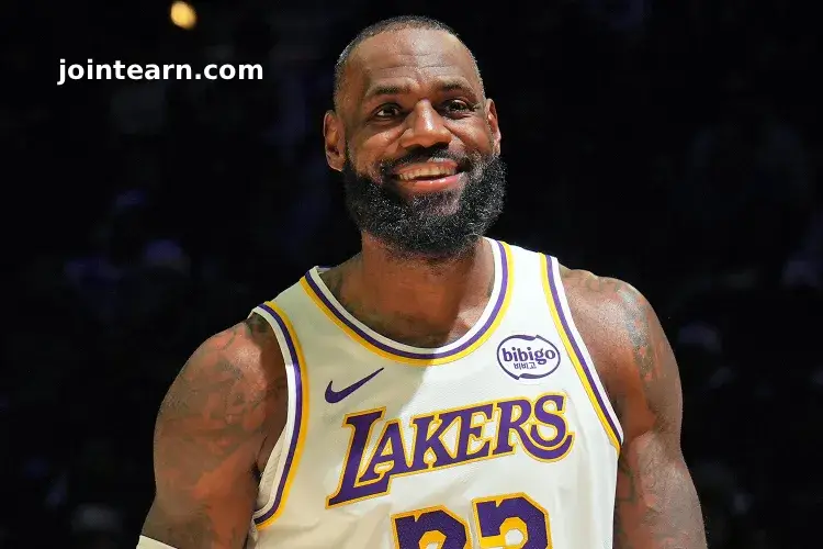 LeBron James Claps Back at Heckler Over Hairline During Lakers vs. 76ers Game