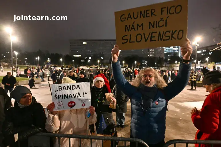 Thousands Protest in Slovakia Against Fico Government’s Judicial Reforms