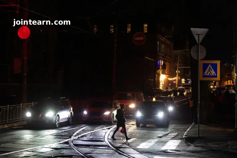 Russian Attacks Leave Thousands Without Power in Ukraine Amid Ongoing Peace Talks