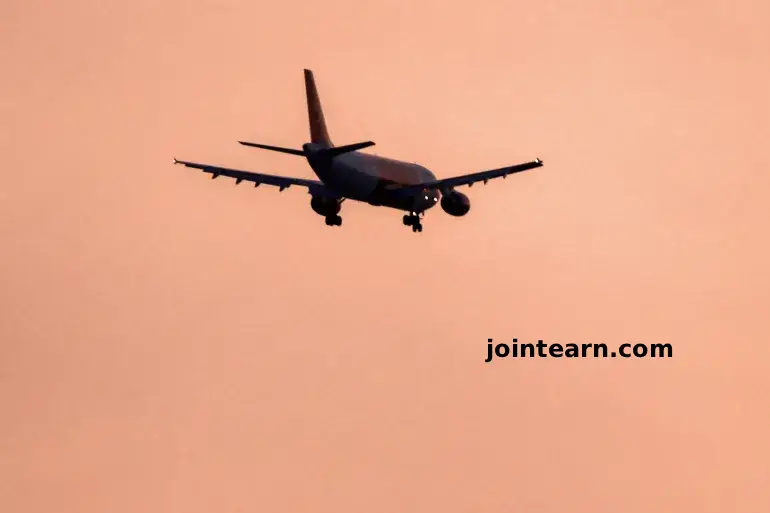 Iran Reopens Airspace After Temporary Closure Amid US Attack Fears