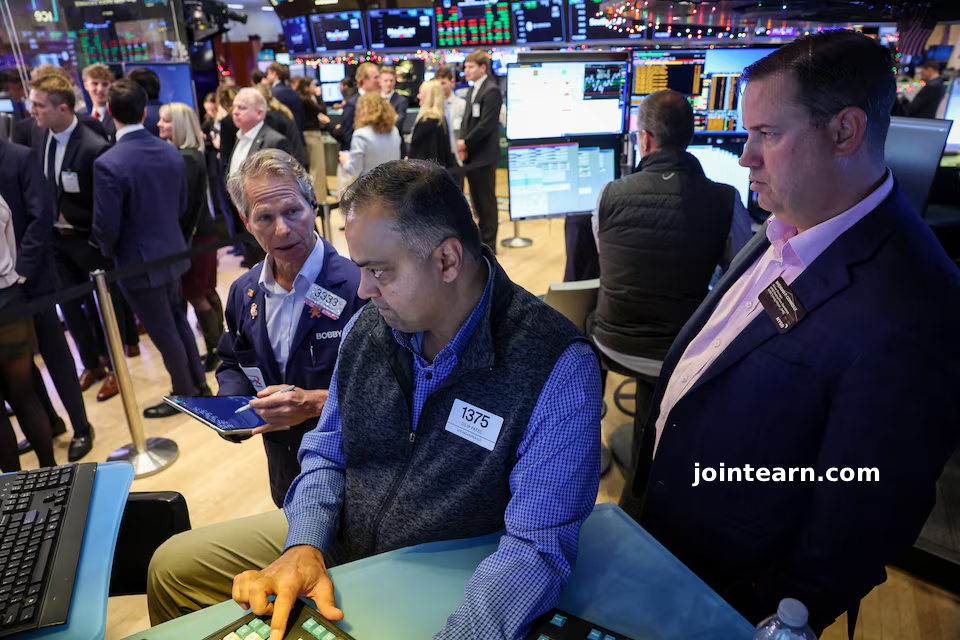 Global Equity Funds See First Outflow in Three Weeks Amid Geopolitical and Market Concerns