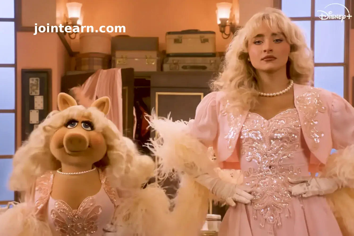 Sabrina Carpenter Calls Miss Piggy an “Icon” in Teaser for The Muppet Show’s Return on ABC and Disney+