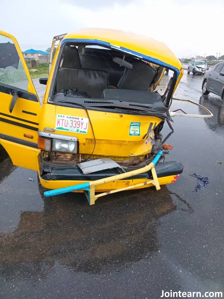 Four people were injured in an auto accident on the Lagos-Badagry Expressway.