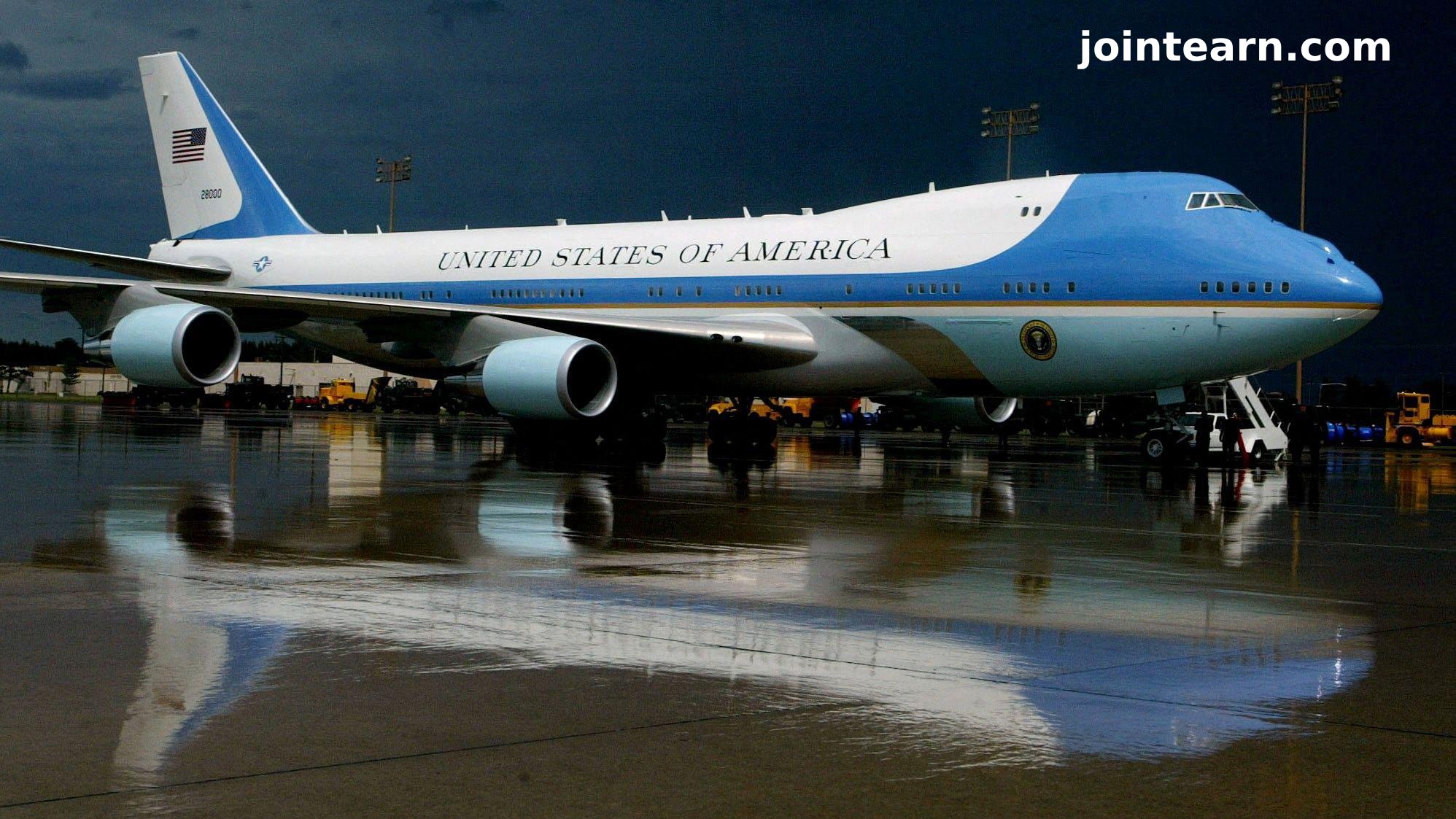 Trump Criticizes Boeing Over Air Force One Delays, Considers Alternatives
