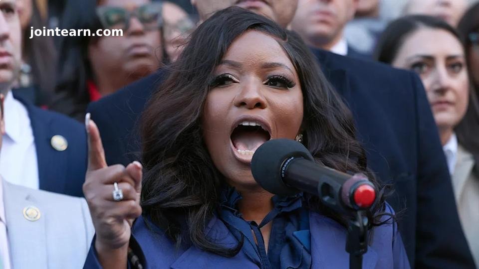 Rep. Jasmine Crockett Criticizes Dems for Backing “Safest White Boy” for 2028 Election