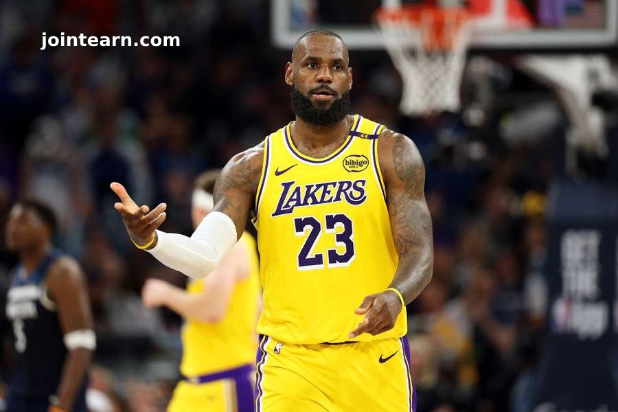LeBron James Not Ready to Decide Future After Lakers' Playoff Loss to Timberwolves