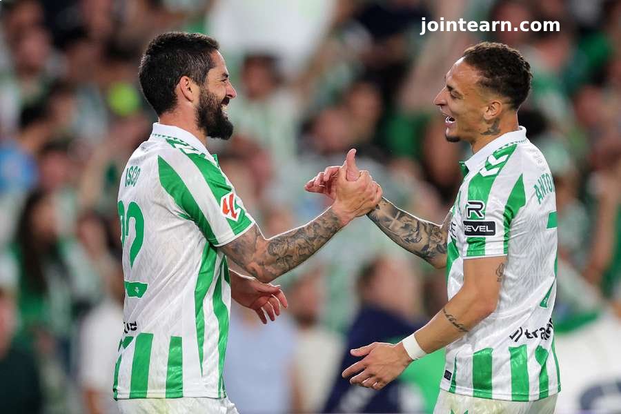 Antony Scores Stunning Right-Footed Goal Against Former Teammate David De Gea in Europa Conference League Semi-Final