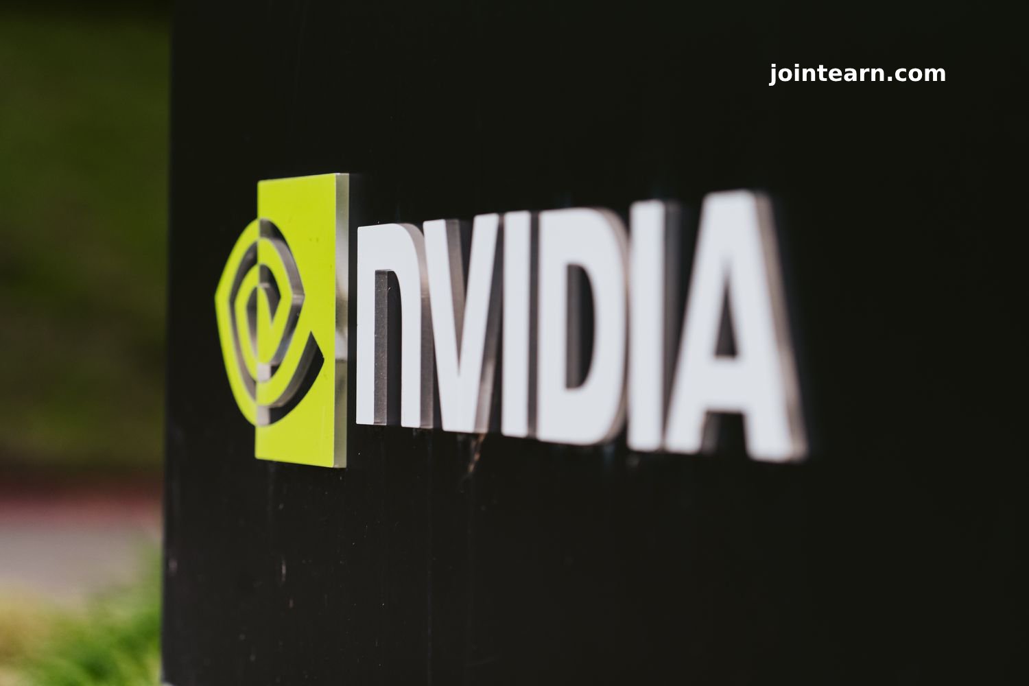 Nvidia Gets Rare Sell Rating as Seaport Warns AI Boom Already Priced In