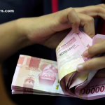 Asian Currencies Gain Strength as Dollar Weakens Amid Trump Tariff Concerns: Reuters Poll