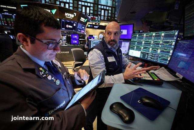 US Stock Futures Flat After Strong Week, Focus Shifts to Trade Talks
