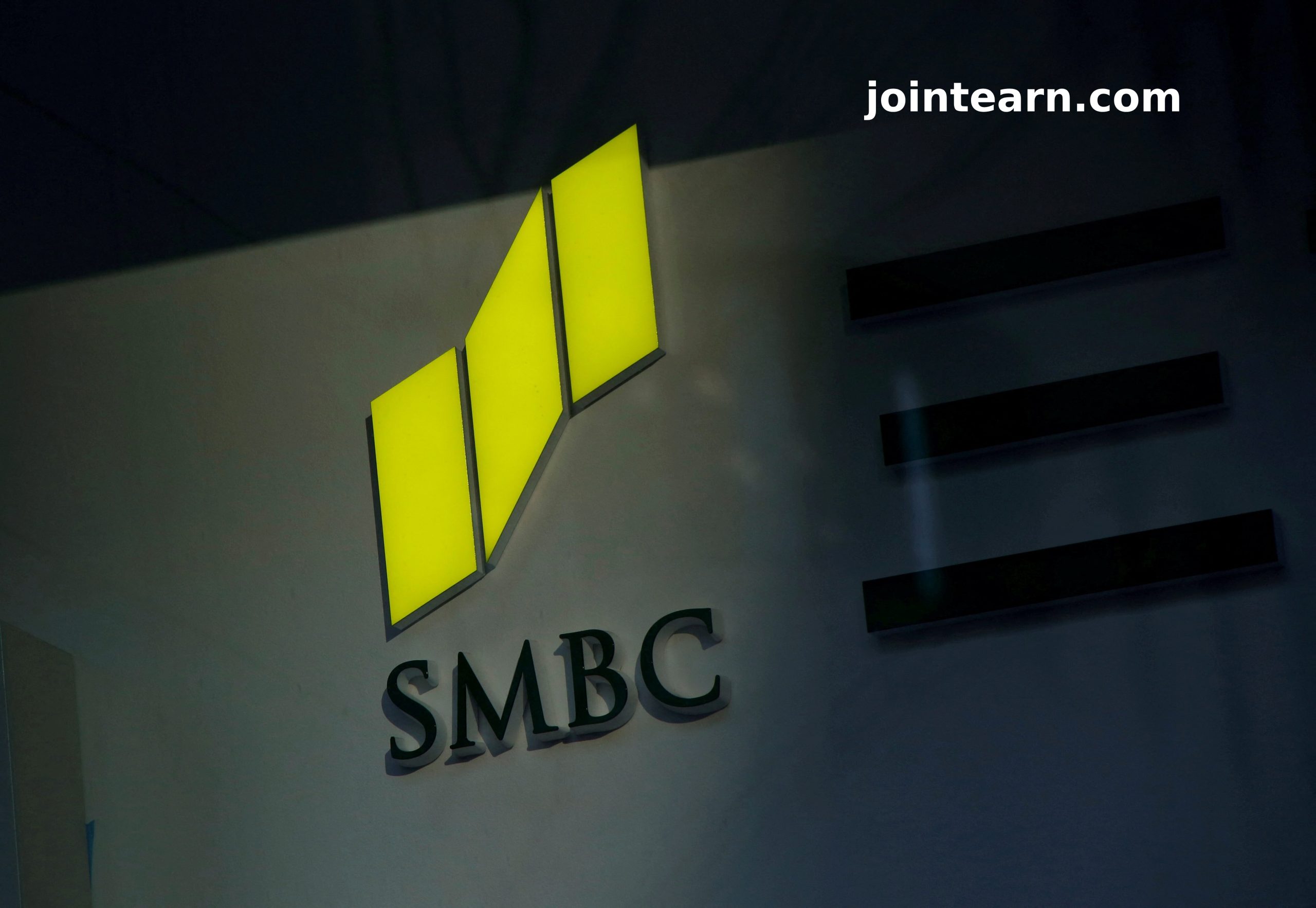 Japan's SMFG Posts Record Annual Profit Despite Q4 Tumble
